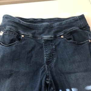 2 pairs of woman’s capris